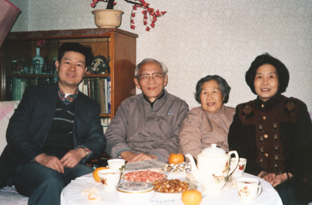 吴德馨先生夫妇看望恩师王守武先生和夫人